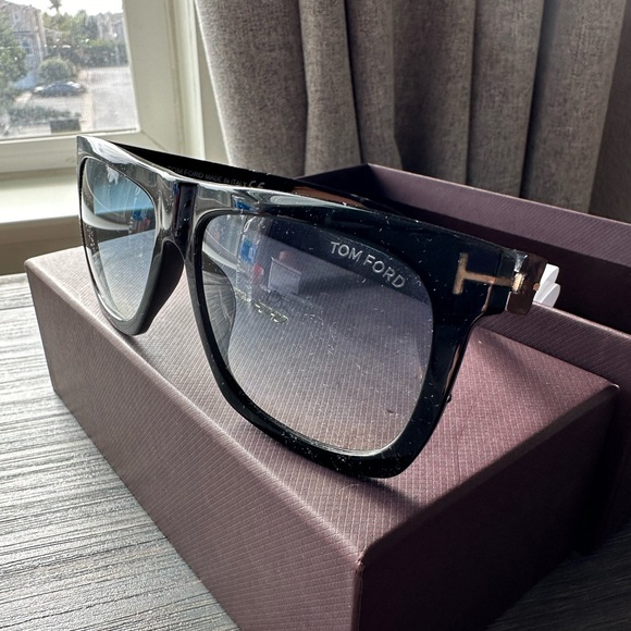 Tom Ford classic sunglasses in black